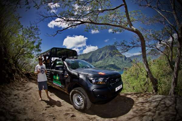 4WD Discovery Day in Moorea