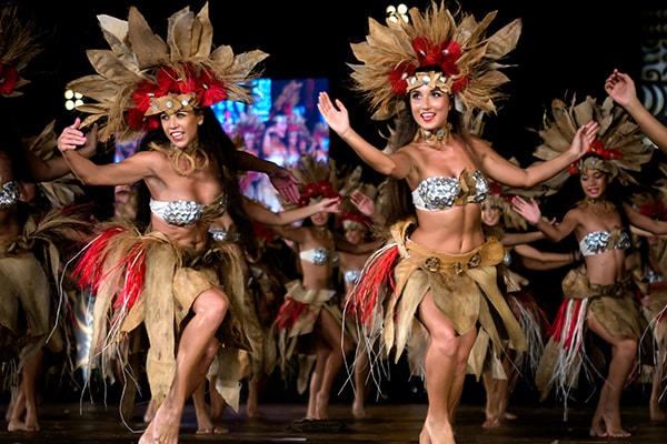 Image of Tahiti ti'a mai: Polynesian traditional costume for traditional  Tahitian dance