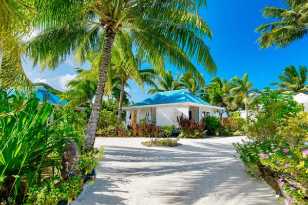Opoa Beach Hotel - 