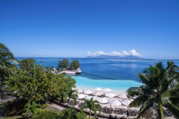 Te Moana Tahiti Resort - Beach and lagoon