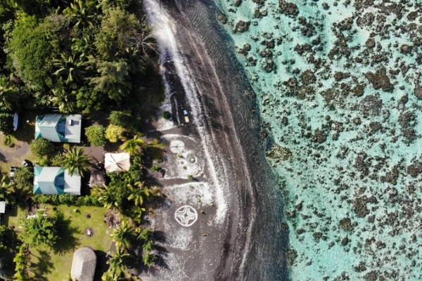 Mano Mano Lodge - Aerial view Lodge and beach