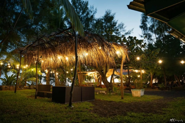 Mano Mano Lodge - Outdoors during night
