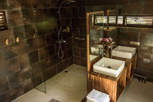 Le Coconut Lodge - Beach Suite Bungalow