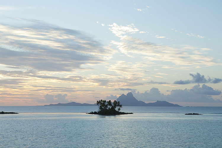 The Raromatai islands by the Sea - Taha'a