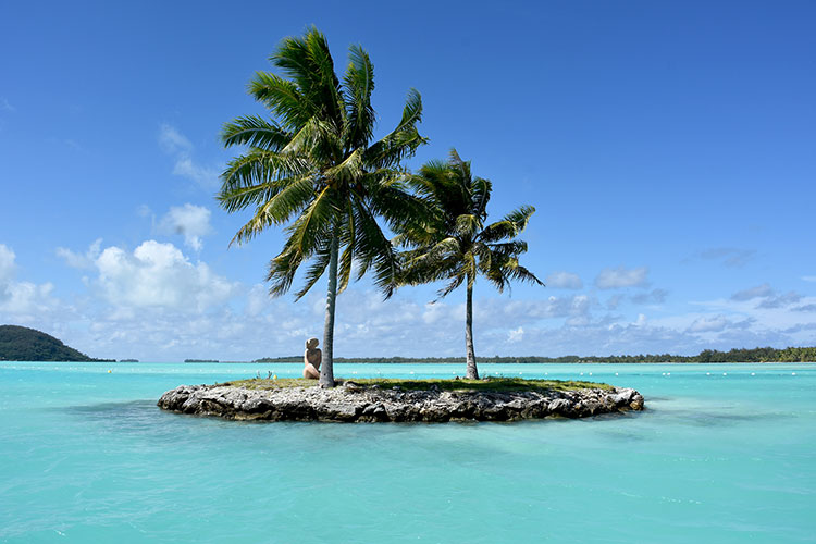 The Raromatai islands by the Sea - Bora Bora