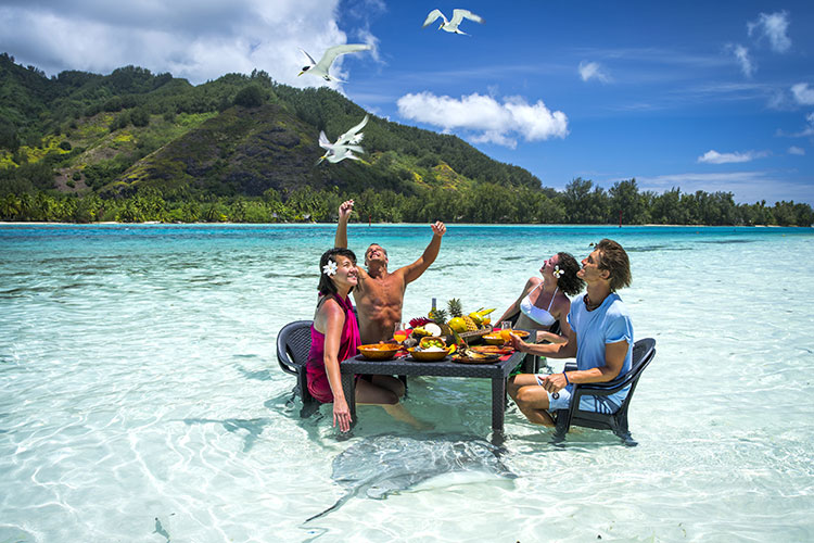 Family Moments and crystal clear Lagoons