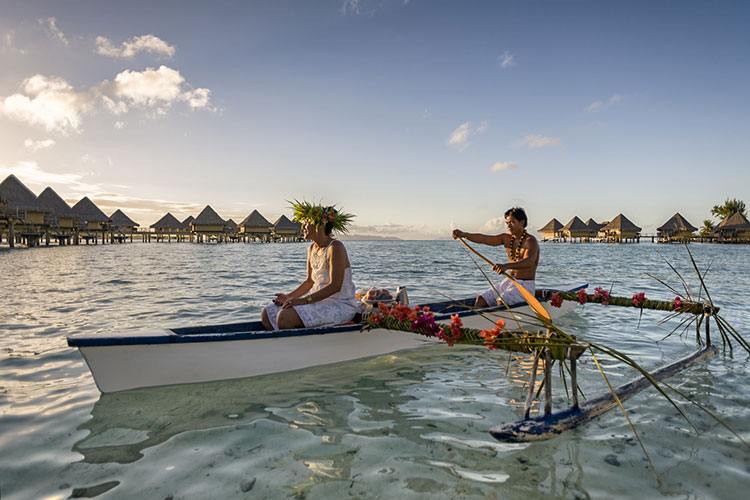 Turquoise Lagoon in Family - Intercontinental Bora Bora Le Moana Resort