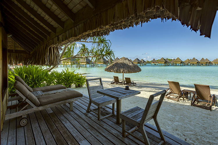 Turquoise Lagoon in Family - Intercontinental Bora Bora Le Moana Resort