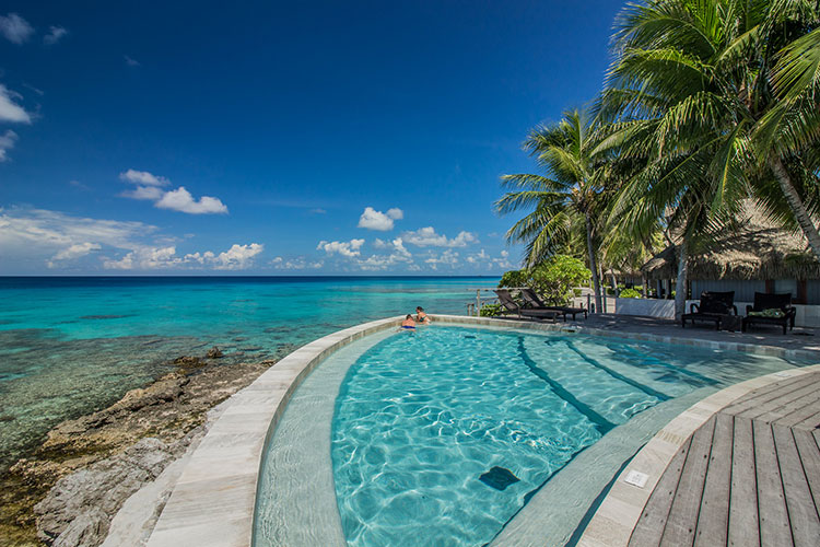 Between Land and Sea - Maitai Rangiroa