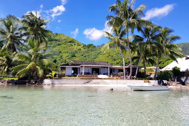 Turquoise Lagoon in Family - Villa Oona by Tahiti Homes