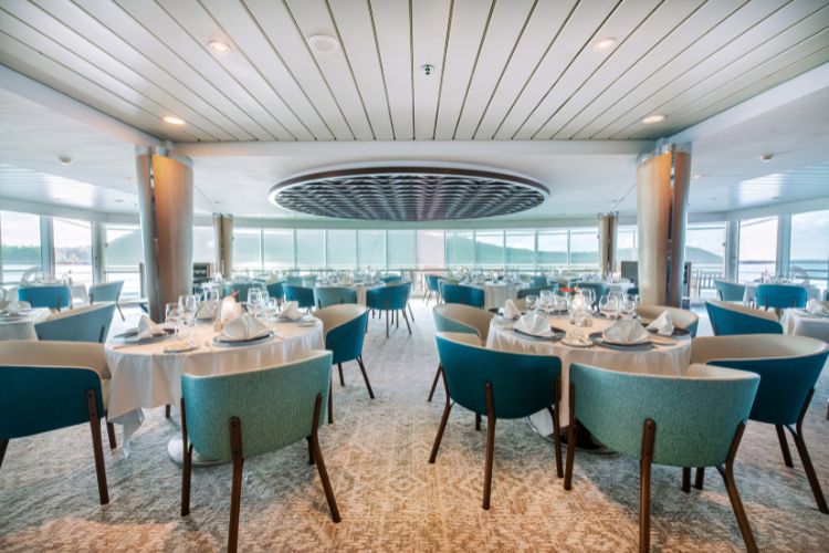 Holiday aboard the Paul Gauguin by Ponant - The restaurant La Véranda