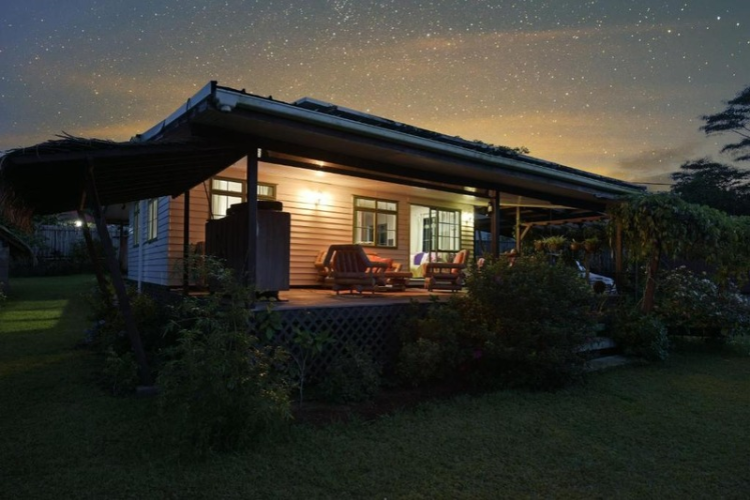 Whale Watching and Polynesian Paradise - Omati Lodge